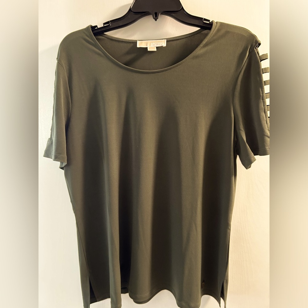 Michael Kors size XL hunter green color, open sleeves